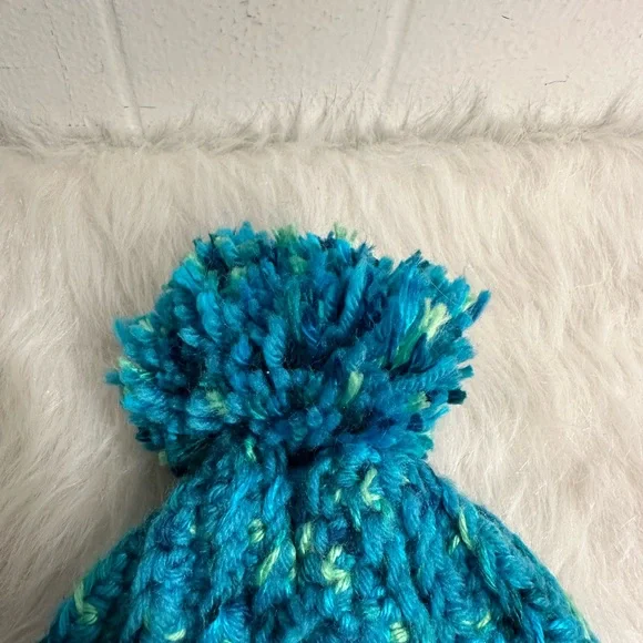 Handmade crochet ribbed blue adult hat with pompom needlework knit crafts - Picture 3 of 5